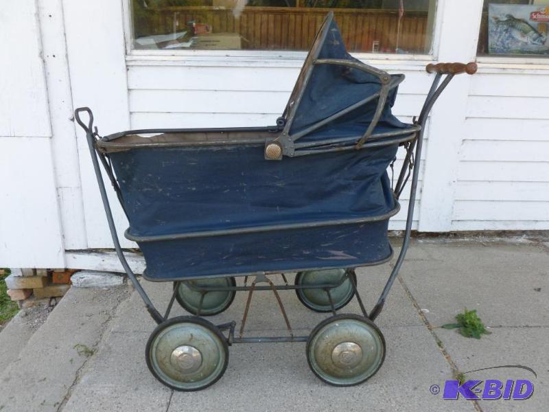 lot 12 image: Large Antique TRAY-L-EEZ&nbspbaby buggy stro...