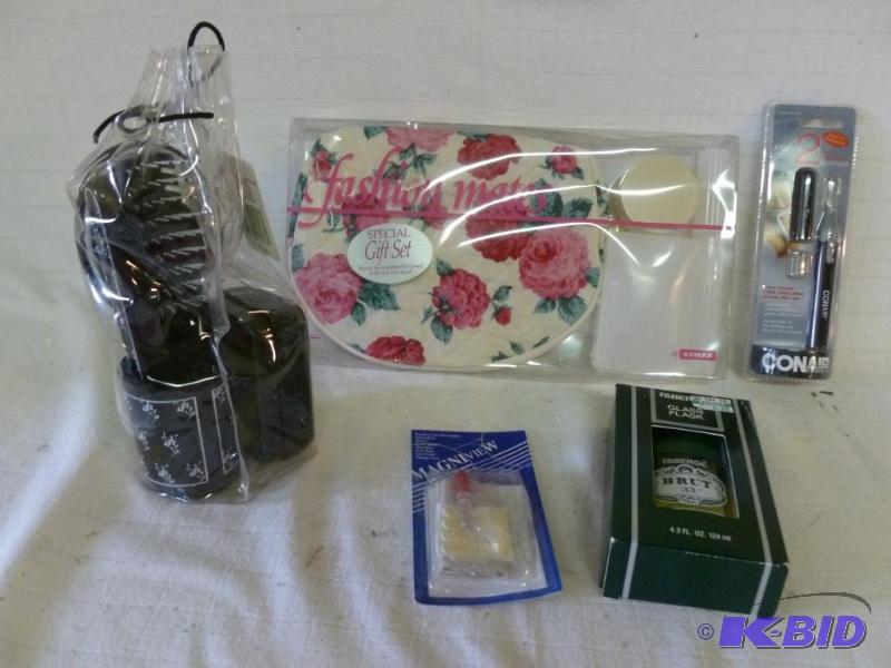 lot 123 image: This lot consists of a Conair&nbspblade trim...