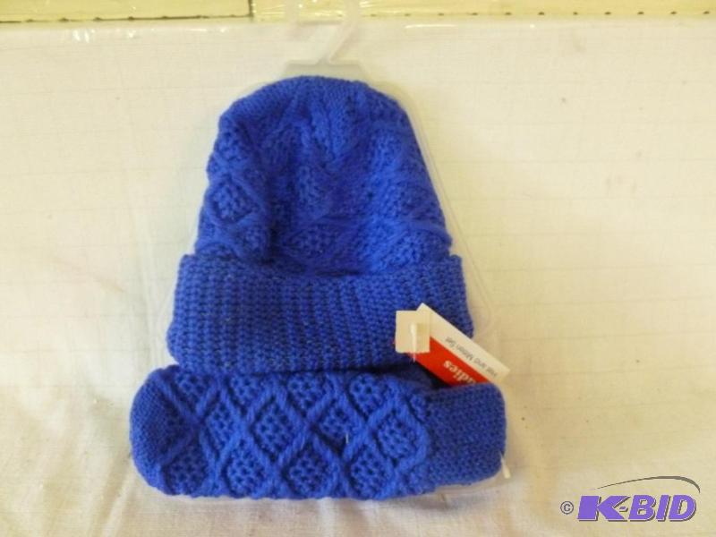 lot 126 image: Ladies yarn hat and mitten set, brand new....
