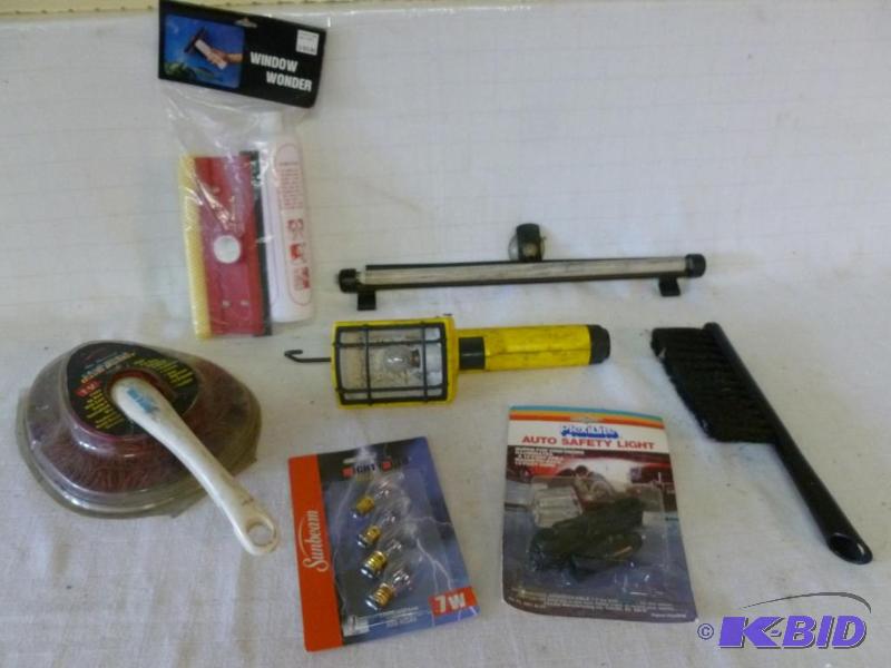 lot 127 image: Large lot of automotive type items, some bran...