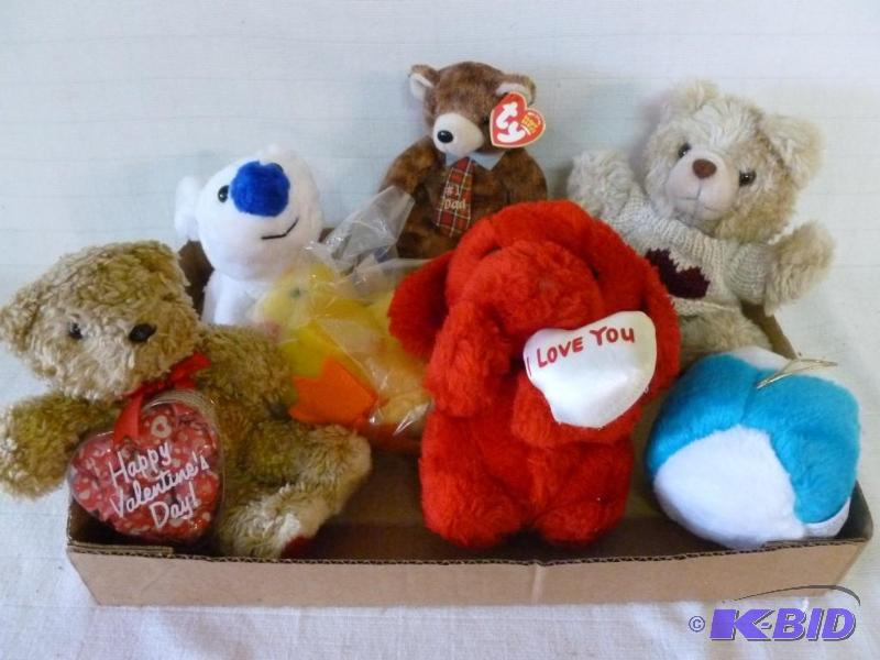 lot 130 image: Lot of good stuffed toys that includes Ty Bea...