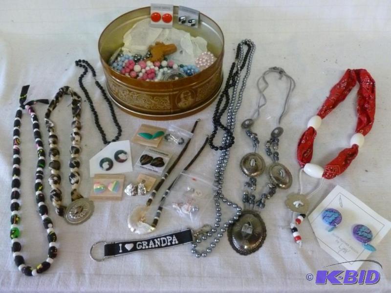 lot 131 image: Large lot of nice looking jewelry pieces that...