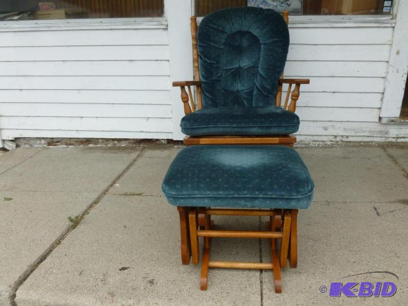 lot 15 image: Beautiful Best Chairs solid oak framed glider...