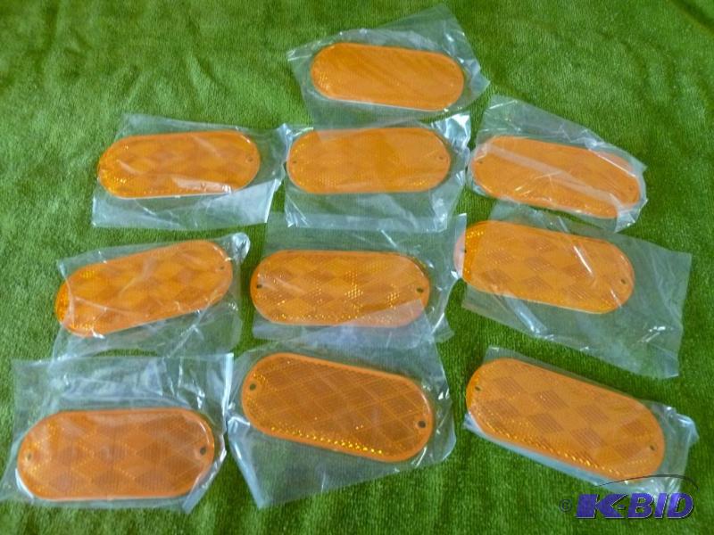 lot 207 image: Lot of ten SAE A.00 D.O.T 1 reflectors that m...