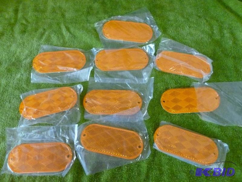 lot 208 image: Lot of ten SAE A.00 D.O.T 1 reflectors that m...