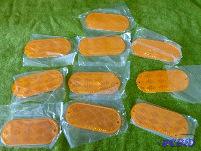 lot 209 image: Lot of ten SAE A.00 D.O.T 1 reflectors that m...