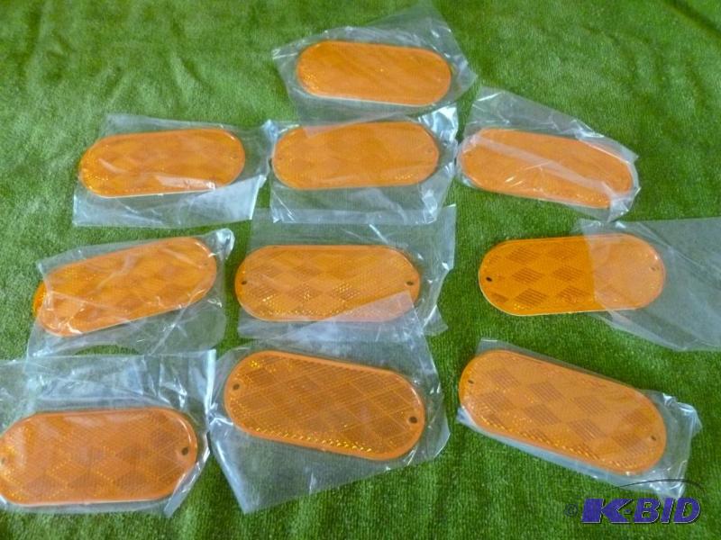 lot 211 image: Lot of ten SAE A.00 D.O.T 1 reflectors that m...