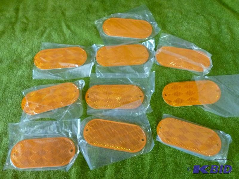 lot 213 image: Lot of ten SAE A.00 D.O.T 1 reflectors that m...