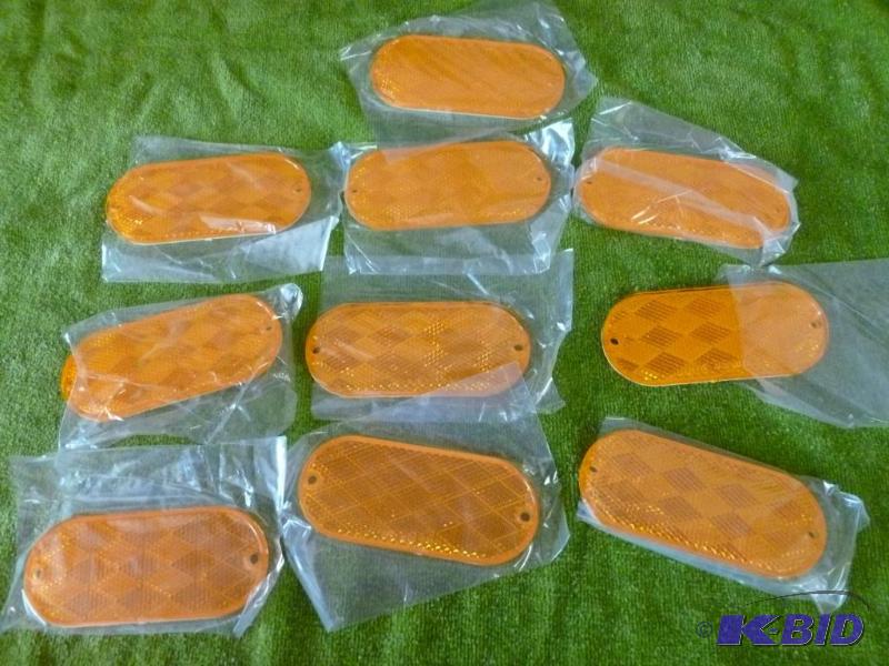 lot 215 image: Lot of ten SAE A.00 D.O.T 1 reflectors that m...