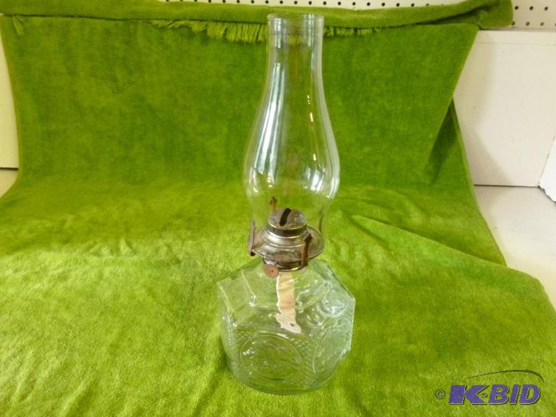 lot 220 image: Large Vintage Lamplight Farms oil lamp that m...
