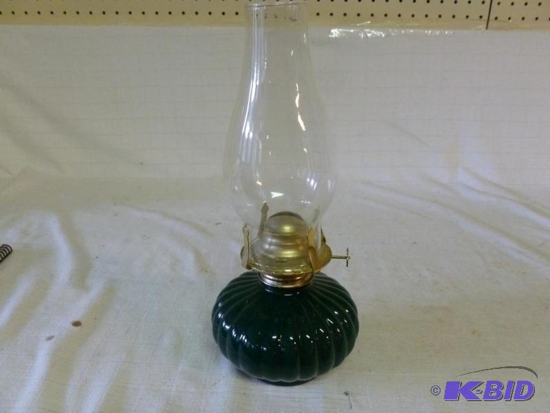 lot 222 image: Large Lamplight Farms oil lamp that measures ...