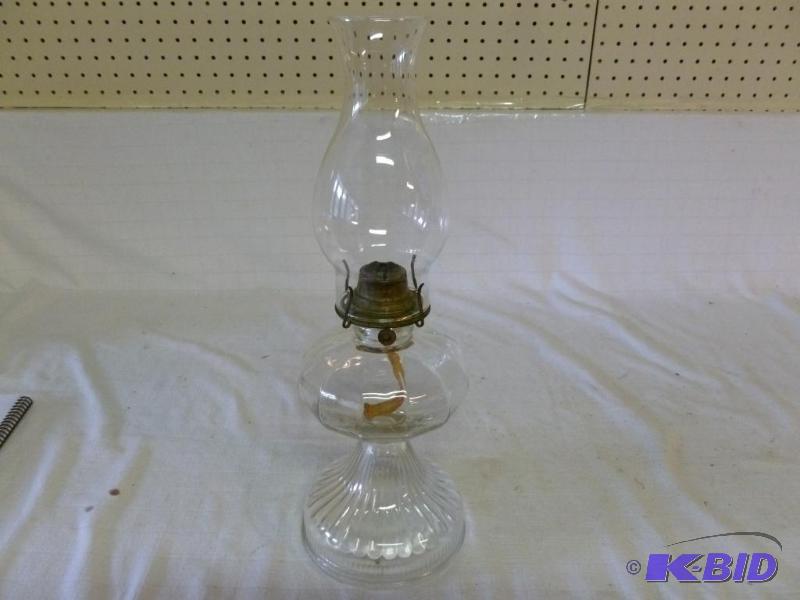 lot 224 image: Large Vintage oil lamp that measures 18"...