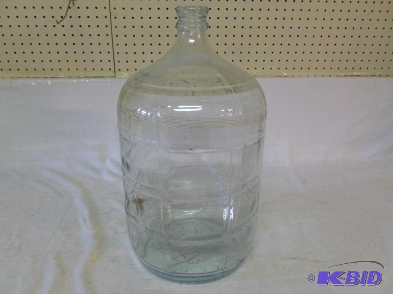 lot 225 image: Large Vintage Crisa&nbsp5 gallon glass water...