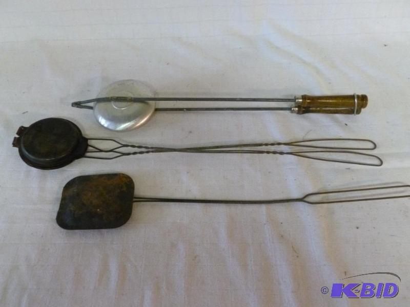lot 226 image: Lot of three vintage camping pie making items...