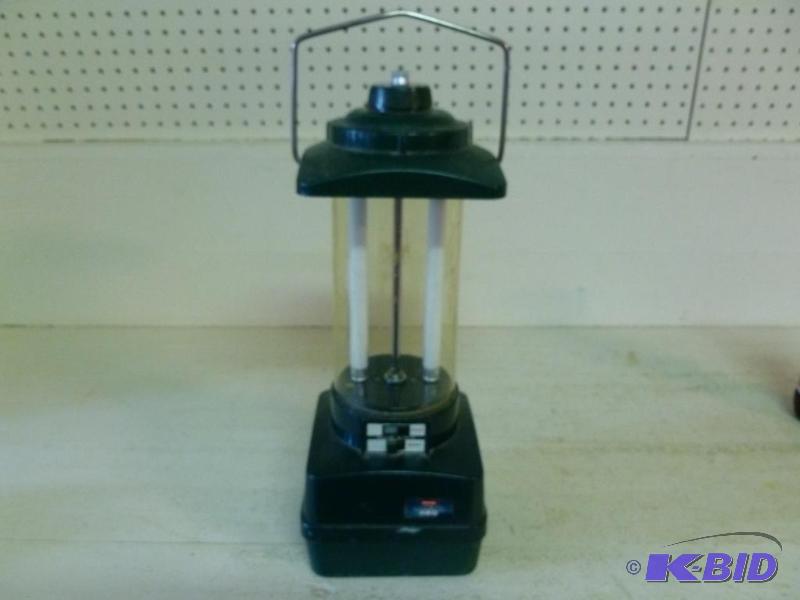lot 240 image: Ray O Vac sportsman 360 double florescent lan...