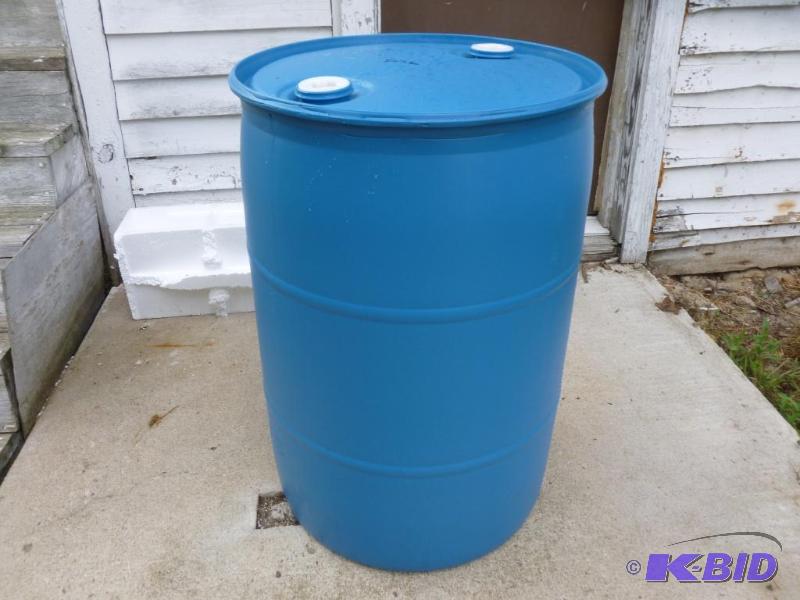 lot 248 image: Large 55 gallon plastic drum, comes with two ...