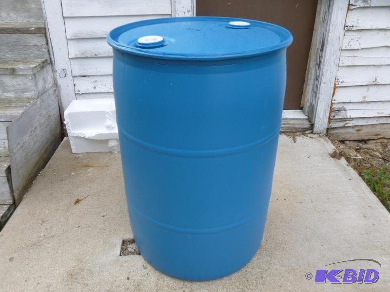 lot 249 image: Large 55 gallon plastic drum, comes with two ...