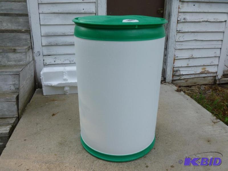 lot 250 image: Large 55 gallon plastic drum, comes with two ...