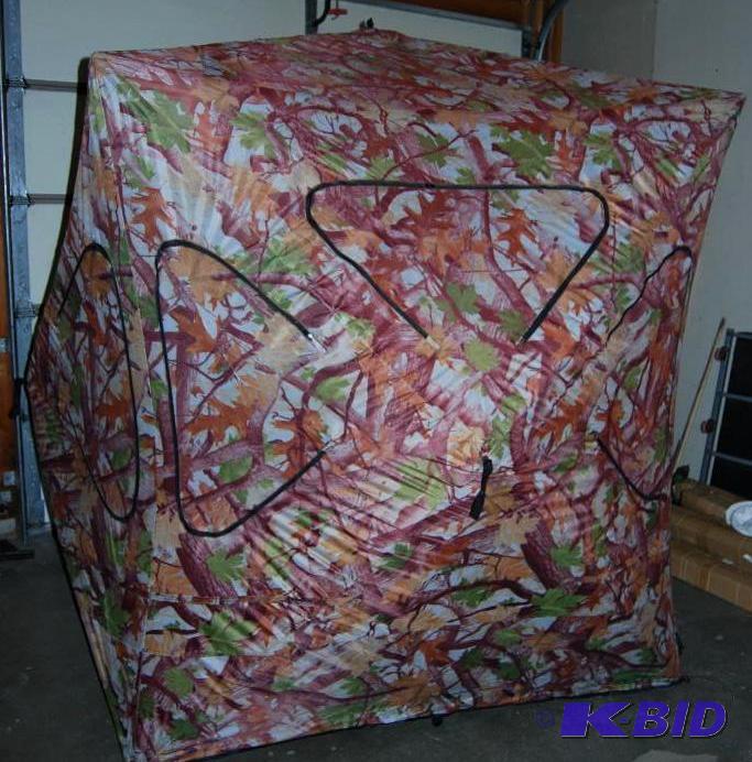 lot 19 image: SmartSilver Full Draw Hub Blind, 68 x 68 x 80...