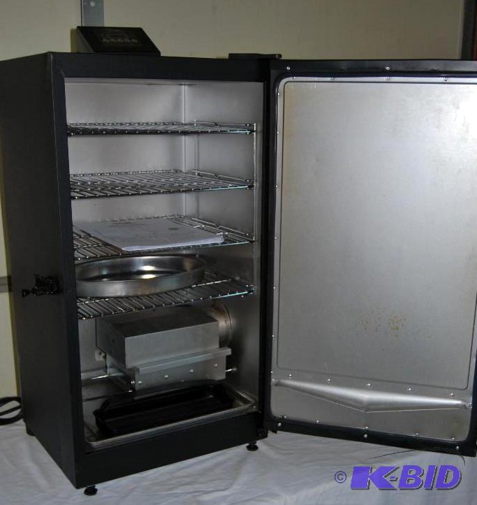 lot 47 image: Masterbuilt 30" Digital Electric Smoker,...