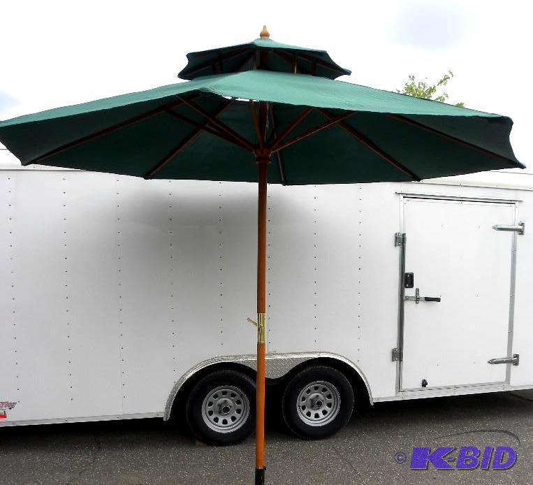 lot 53 image: 10-ft Market Umbrella, green, 1 78" dia...