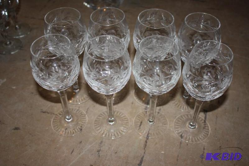 Lot of (8) Vintage Crystal Wine Glasses Flora...