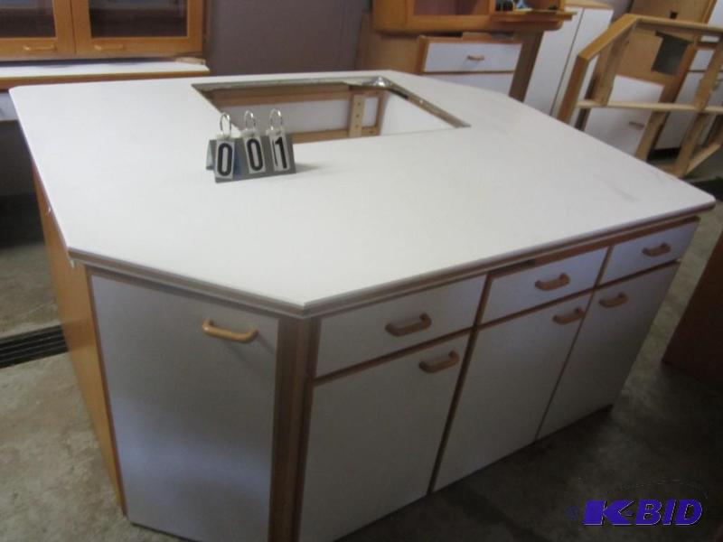 lot 1 image: Complete Kitchen