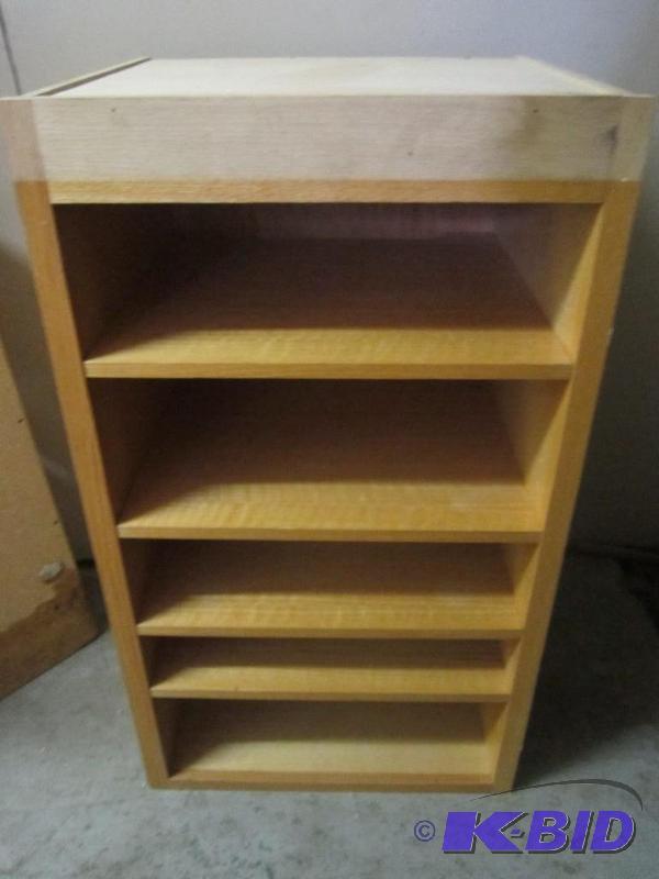 lot 14 image: Oak Cabinet with 4 Shelves