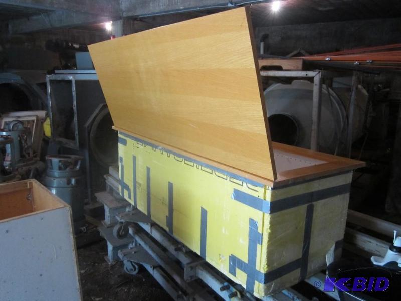 lot 21 image: Insulated Oak Cabinet
