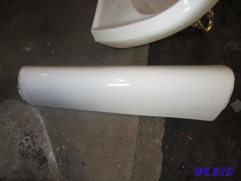 lot 25 image: Bathroom Pedestal Sink