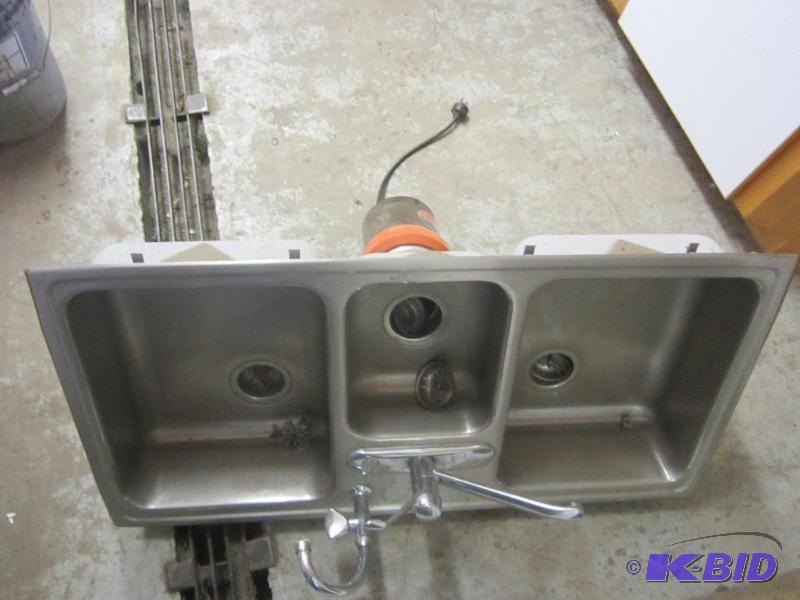 lot 7 image: Stainless Steel 3 Compartment Sink