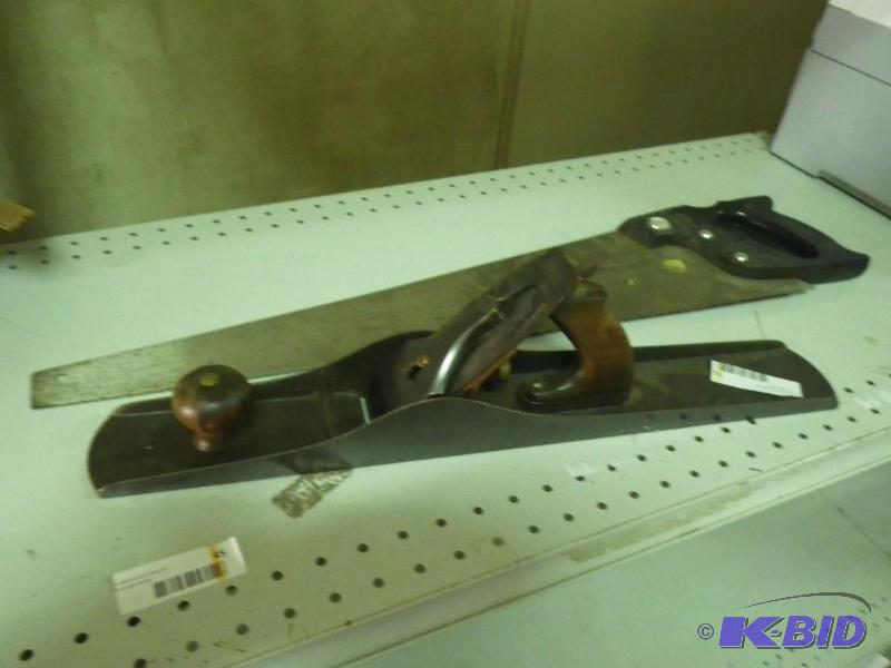 No 7 plane and hand saw...