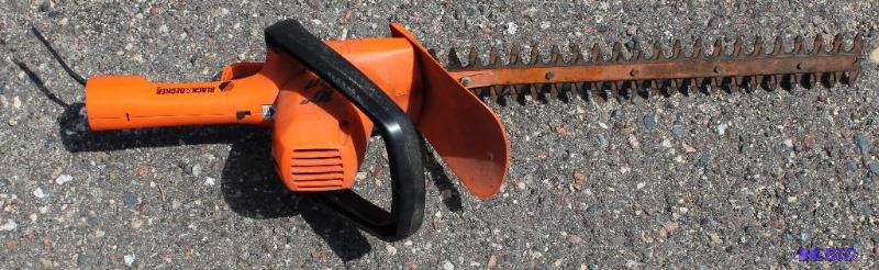 Black &amp Decker 16&quot Hidge Trimmer 120...