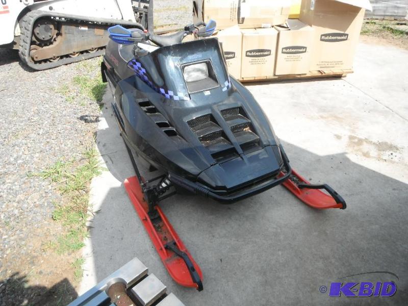 lot 10 image: 1996 Polaris Ultra SP Snowmobile, Model # 096...