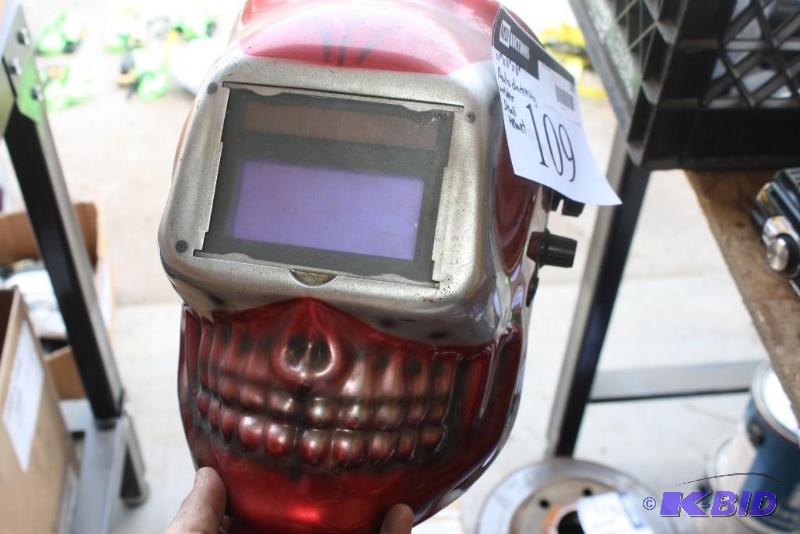 lot 109 image: Auto Darkening Welder Helmet, Skull Design&nb...