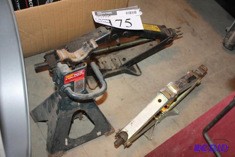 lot 175 image: Lot of (3) Items - Including (2) Car Jacks - ...
