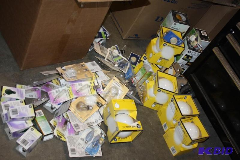 lot 33 image: Box Lot of Miscellaneous Light Bulbs, Light S...