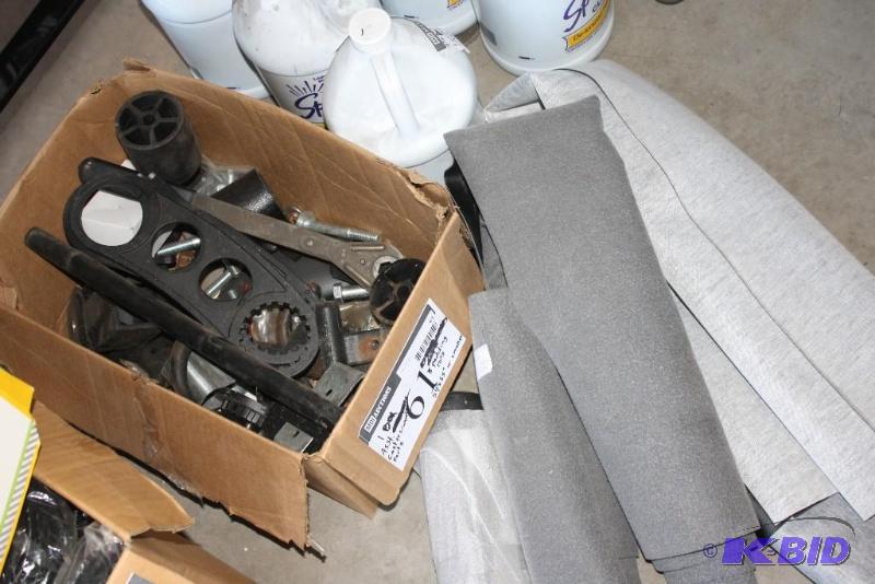 lot 61 image: Box lot including assorted CastersWheels par...