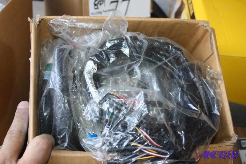 lot 75 image: Box lot of (16) Honda brand Outboard Instrume...
