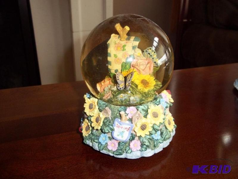 Musical Box Globe with Butterflies...