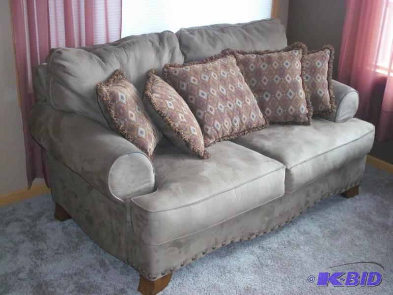 Plush Sofa with 5 Pillows...