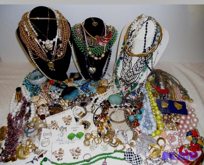 lot 20004 image: Lot of Estate Jewelry Necklace, Chokers Bracelets, Earrings, Pins  Brooches, Cuff links