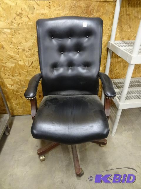 lot 14 image: Leather Office Chair on Wheels...