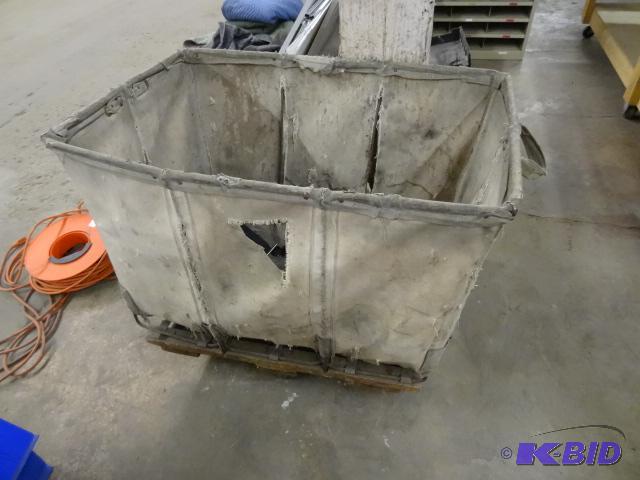 lot 161 image: Laundry Cart...