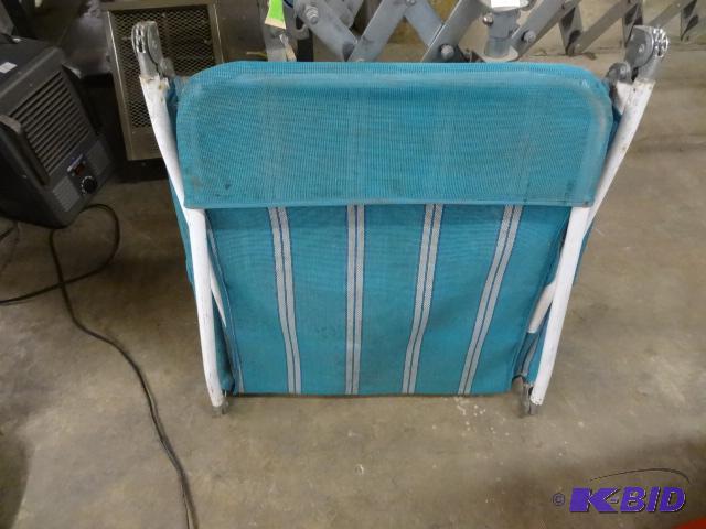 lot 175 image: Folding Patio Lounger...