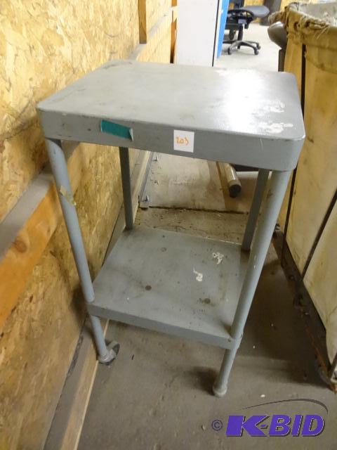 lot 206 image: Metal cart on wheels....