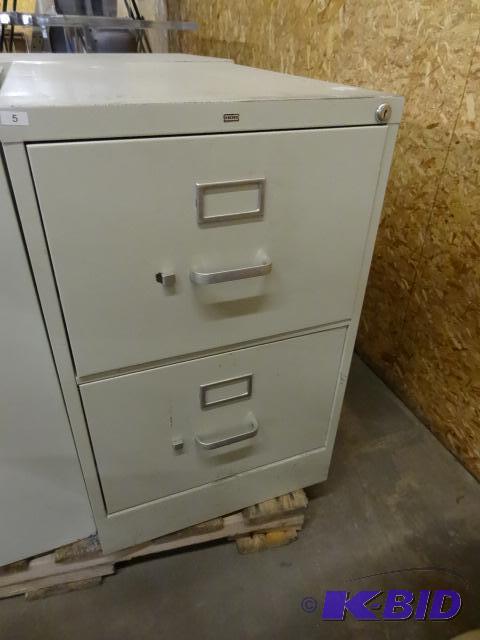 lot 28 image: 18" Metal 2 Drawer File Cabinet...