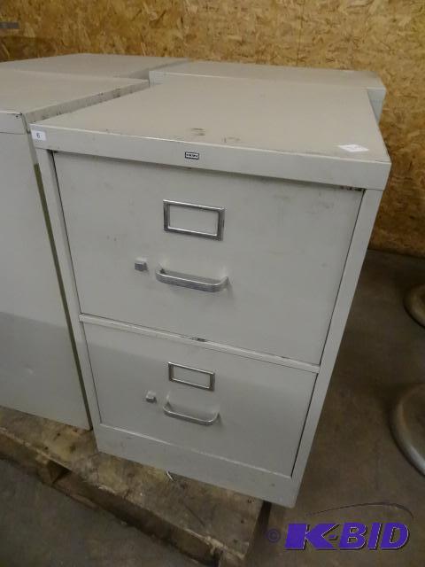 lot 29 image: 18" Metal 2 Drawer File Cabinet...