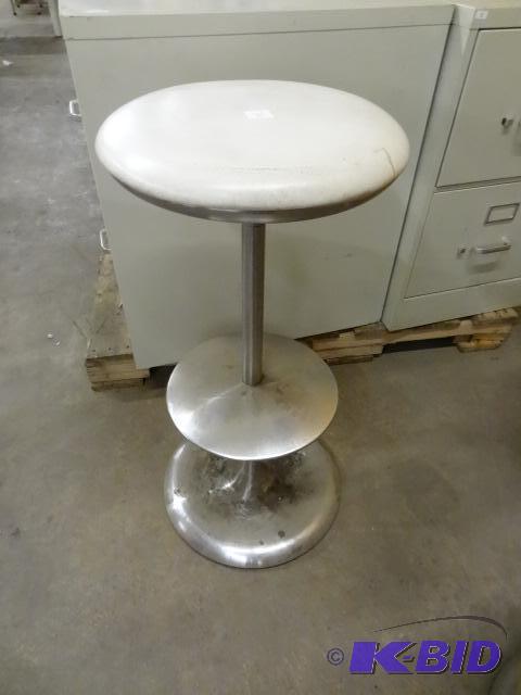lot 30 image: 31" High Metal Stool...