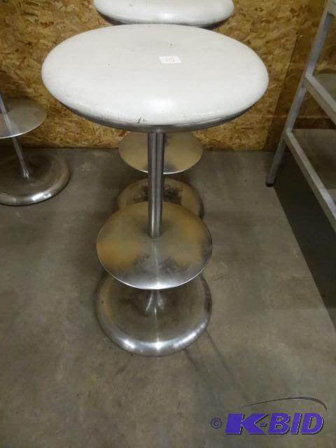 lot 33 image: 31" High Metal Stool...